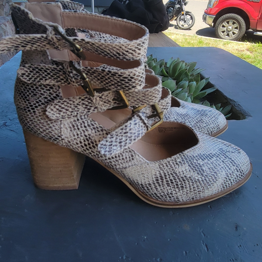 BEAST FASHION Cream and Brown Platform Shoes